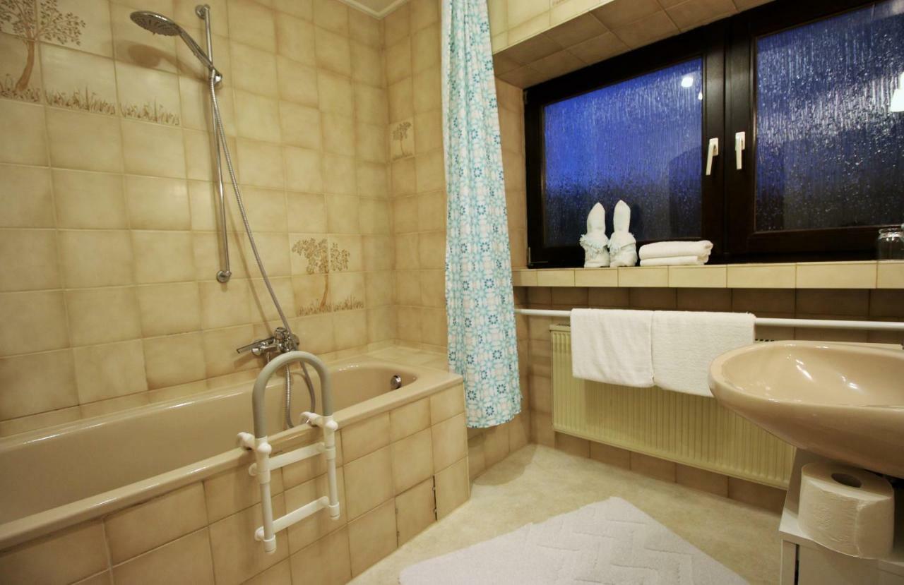 Gaestehaus Koen - Fewo Farfalle Zeltingen-Rachtig Exteriör bild